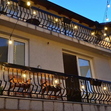Moonlight Hostel Pristina Exterior photo