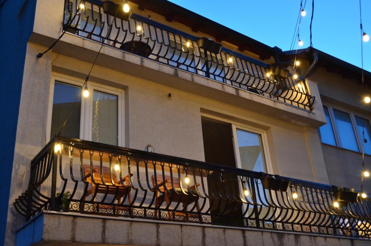 Moonlight Hostel Pristina Exterior photo