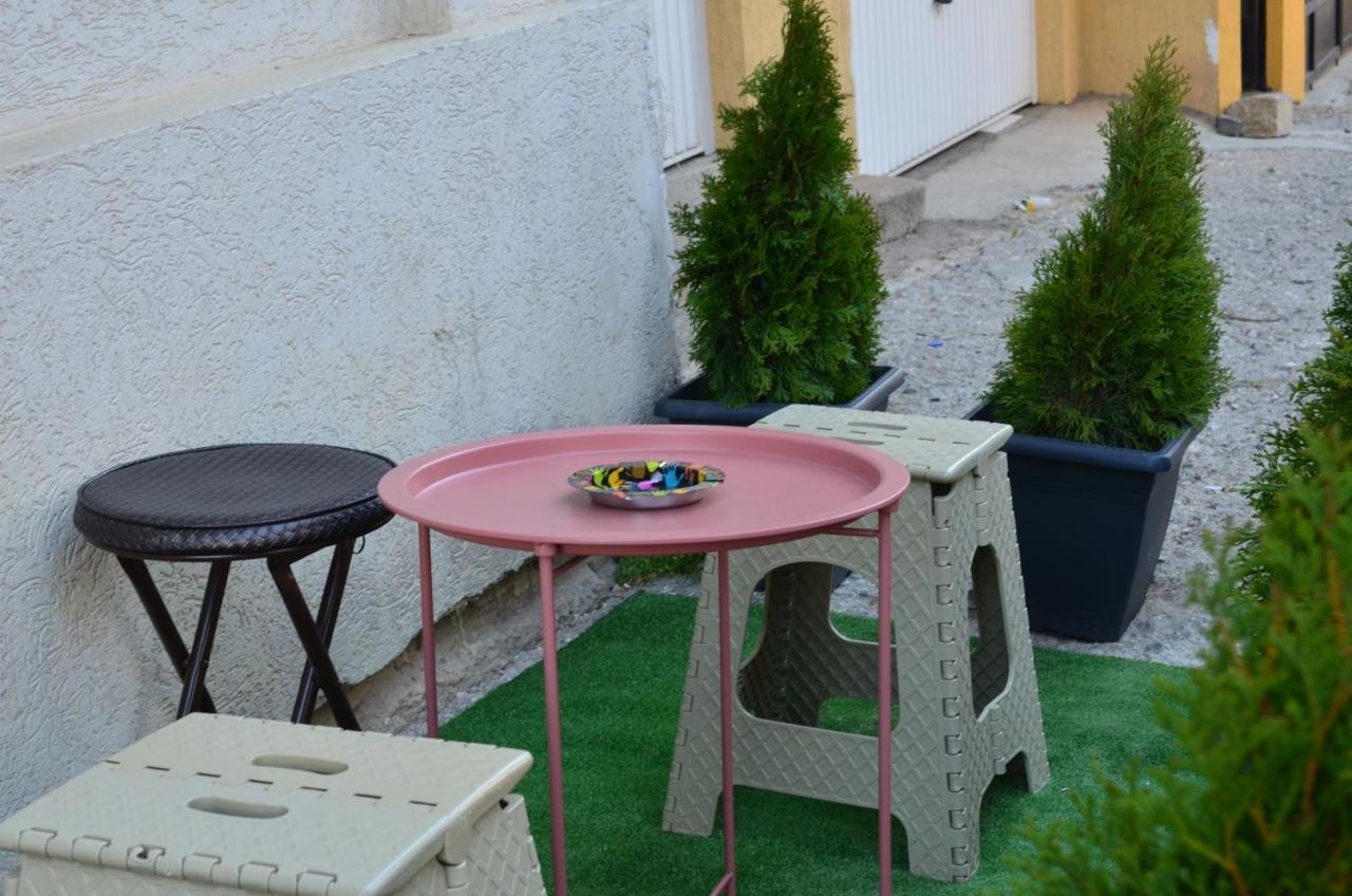 Moonlight Hostel Pristina Exterior photo