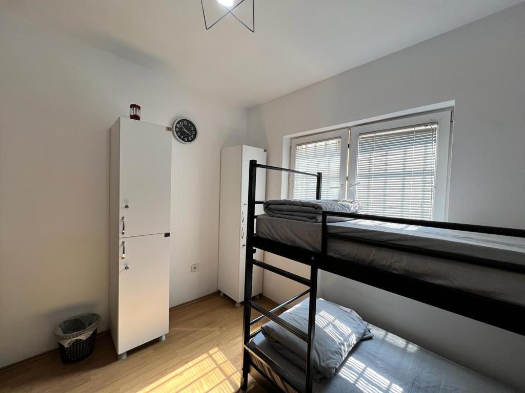 Moonlight Hostel Pristina Exterior photo